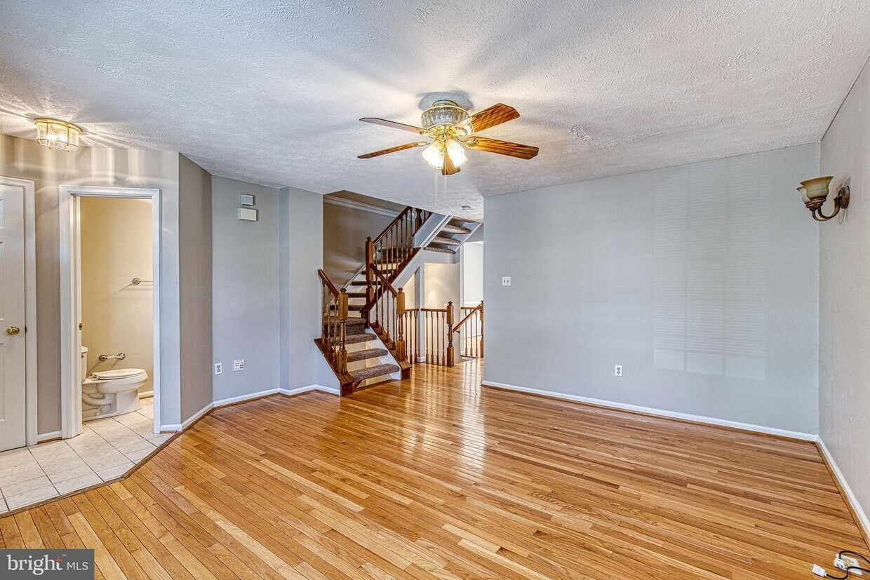 Primary Photo - 421 Woodhill Dr