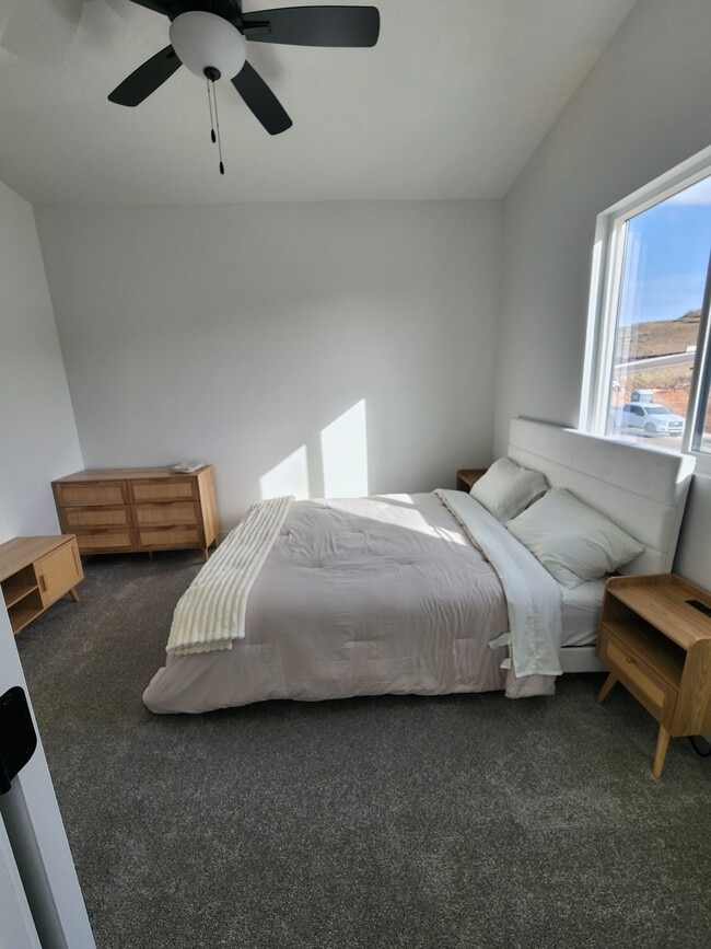 Building Photo - 2218 380 S