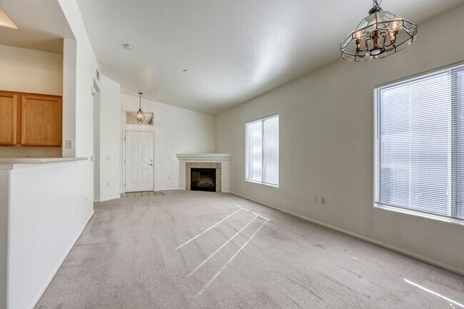 Building Photo - 2 Primary Bedroom Condo with a Mountain Vi...