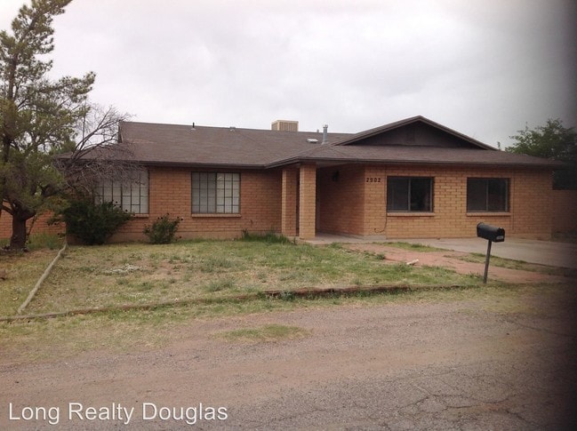Building Photo - 4 br, 2 bath House - 2902 Barcelona Dr.