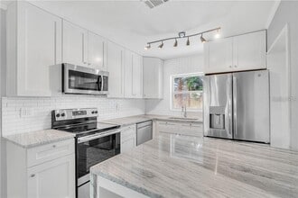 Building Photo - 1610 Tulane St