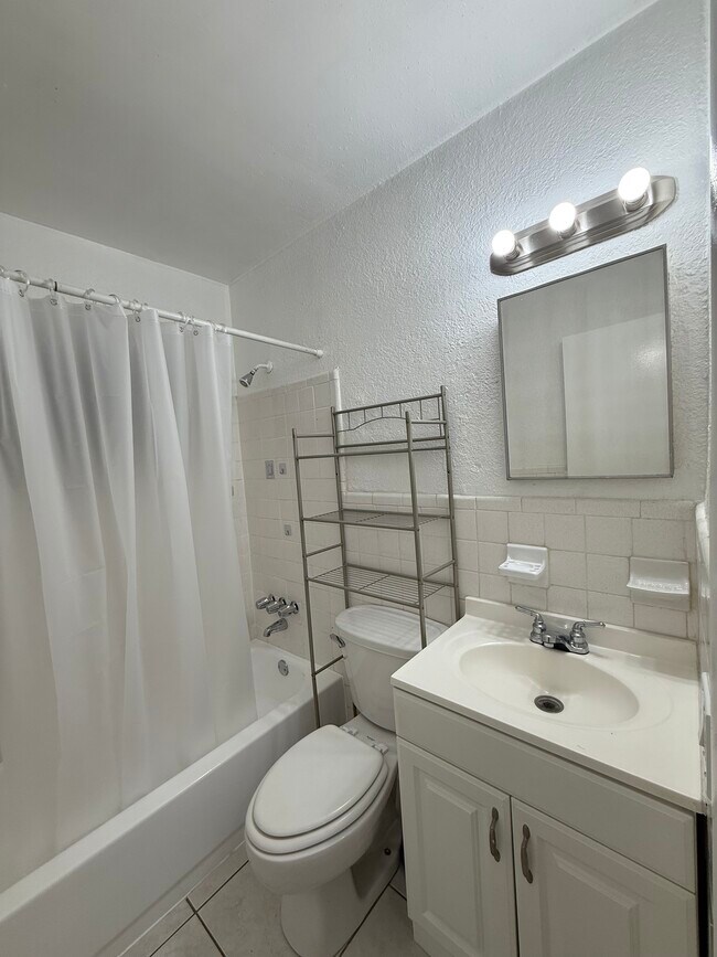 Baño - 2513 McKinley St