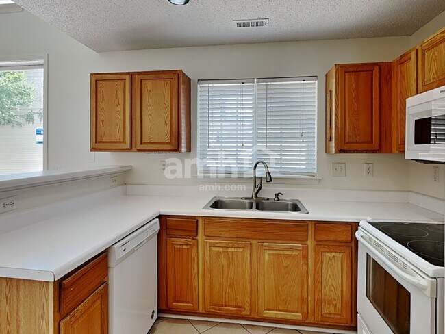 Foto del edificio - 9428 Meadowmont View Dr