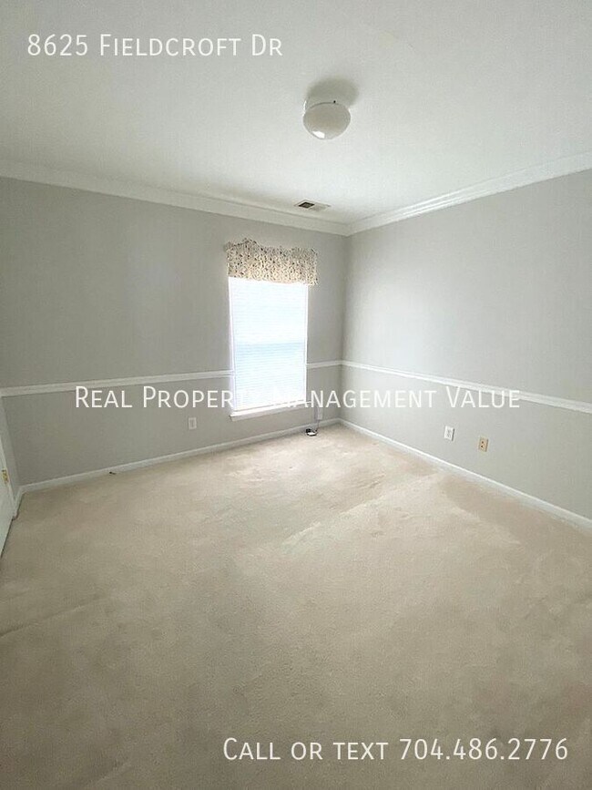 Foto del edificio - 8625 Fieldcroft Dr