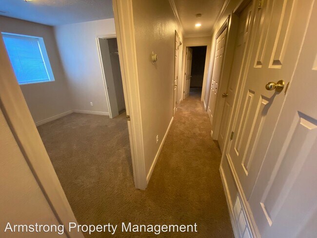 Building Photo - 3 br, 2 bath Apartment - 221 S 1050 W #27