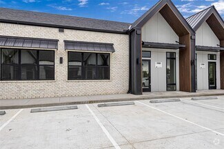 Building Photo - 1325 Main St