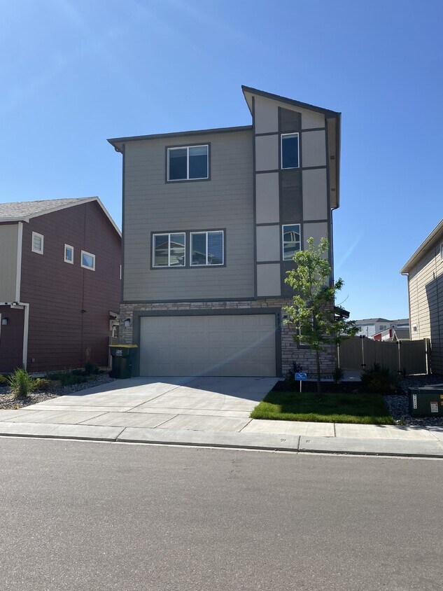 Primary Photo - 3 bedroom - Samaritan Loop