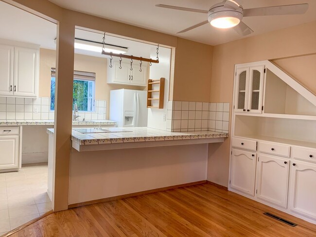 Building Photo - 208 Cerro Chico