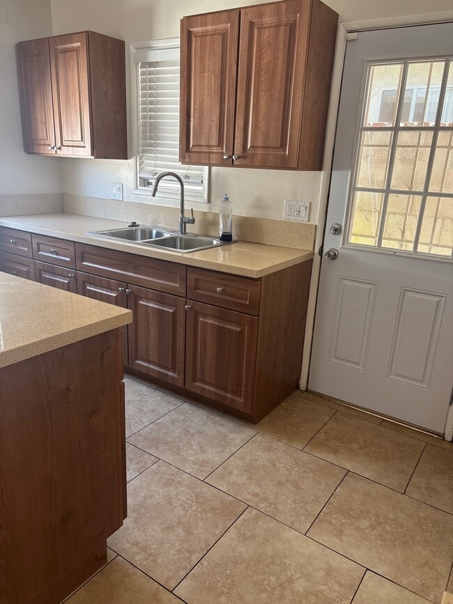 Kitchen - 4428 W 171st St