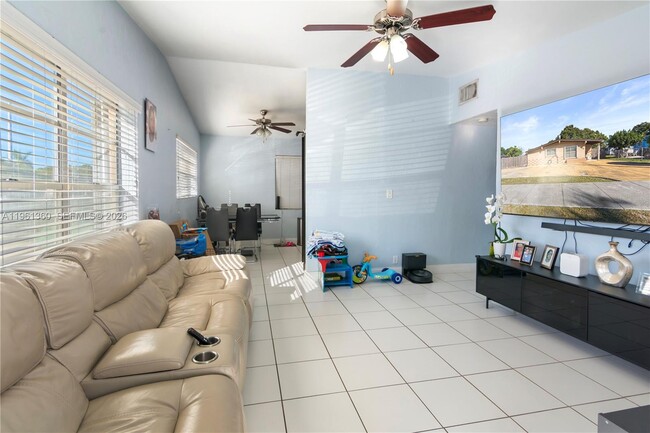 Foto del edificio - 11535 Lincoln Blvd