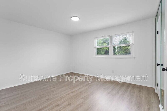 Building Photo - 6591 Stoney Point S