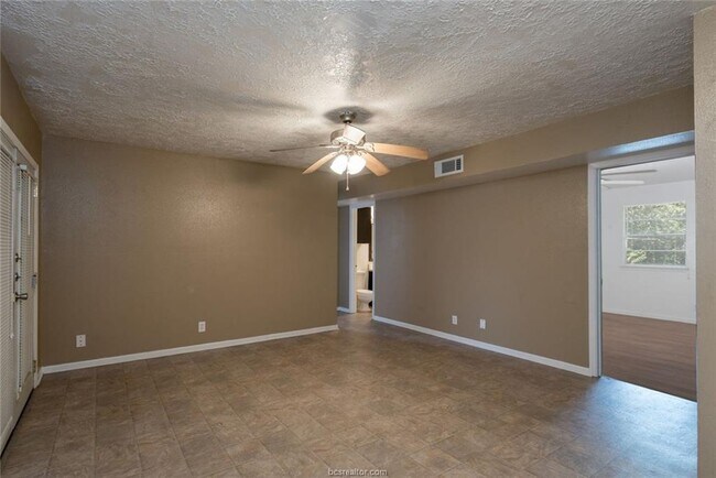 Building Photo - 3900 Old College Rd