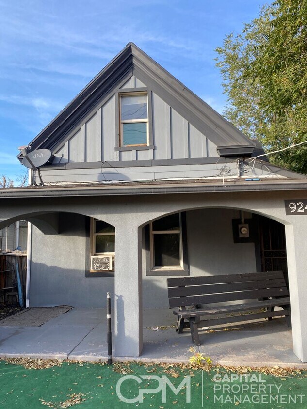 Primary Photo - 15 DAYS RENT FREE! 4 Bedroom House with wo...