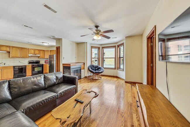 Foto del edificio - 838 N State St