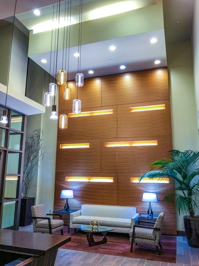 Building Photo - 1Bd/1.5Ba Bellevue Condo
