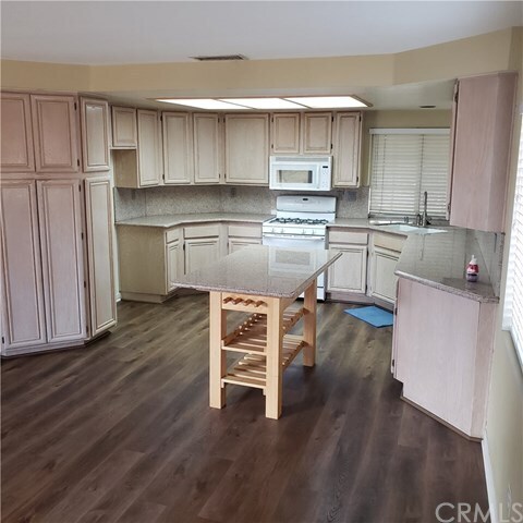 Building Photo - 39838 Western Jay Way