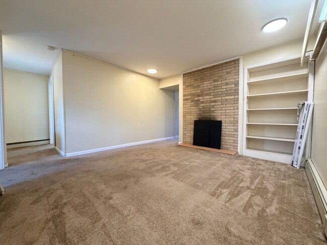 Foto del edificio - 3 Bedroom Walking Distance from UMD - AVAILABLE AUGUST!