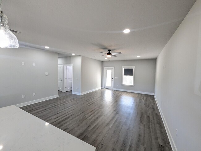 Foto del edificio - 5841 Congress St