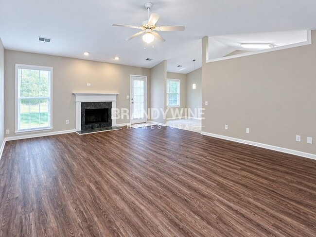 Building Photo - 130 Park Meadows Dr SW