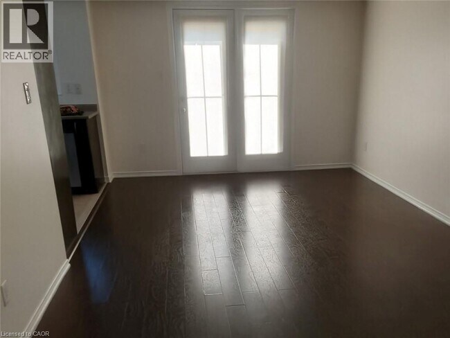 Building Photo - 2579 SIXTH Line Unit# 8