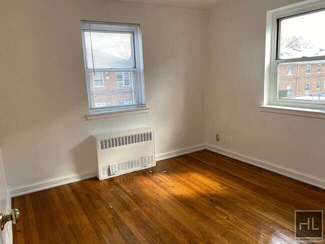 Building Photo - Spacious Two Bedroom in Bayside NY