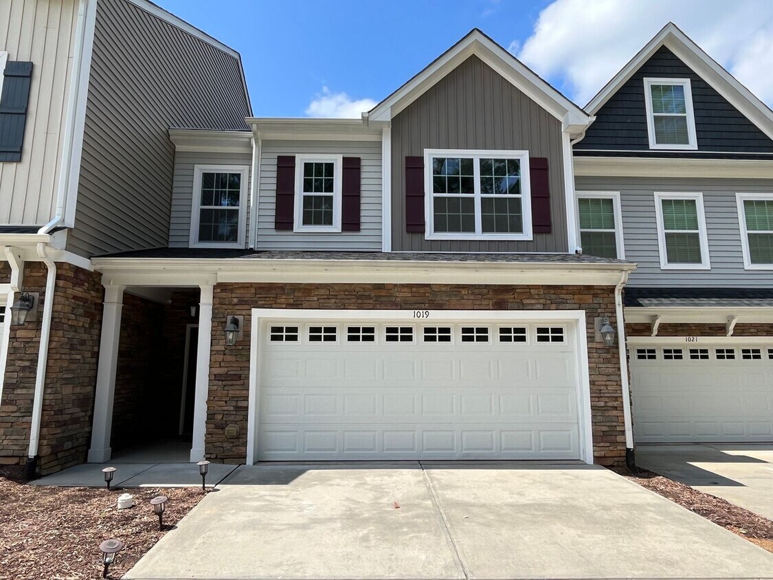 Primary Photo - Exceptional 4BD, 2.5BA Cary Townhome with ...