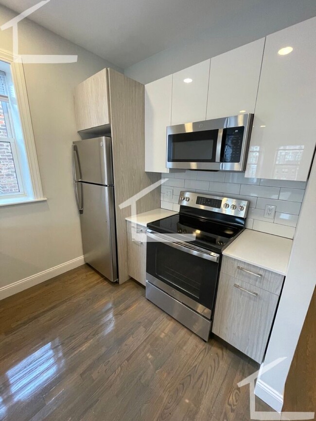 Building Photo - Beautiful, newly renovated, Fenway 1 bed 1...