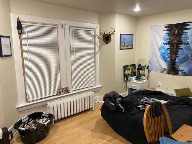 Building Photo - 3233-35 N Bartlett Ave