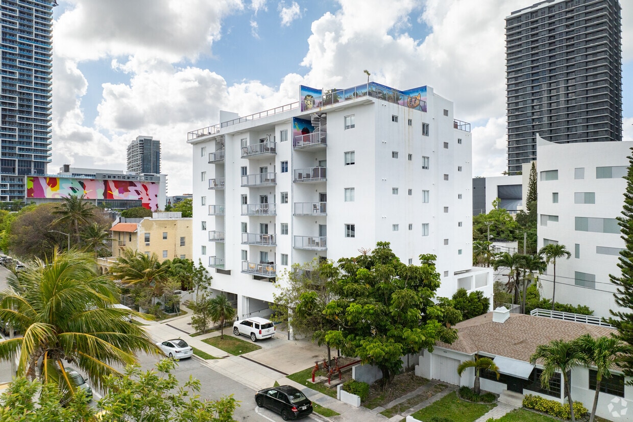 Primary Photo - Edgewater