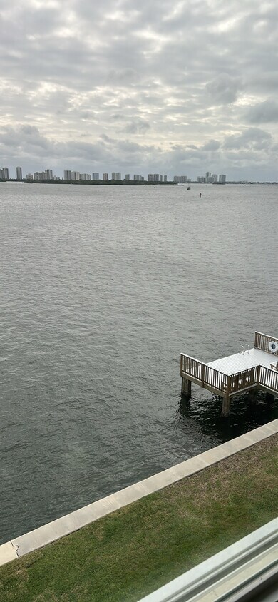 Primary Photo - 52 Yacht Club Dr