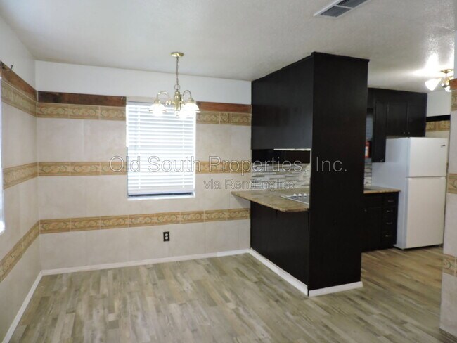 Foto del edificio - 9610 Bowman Ave