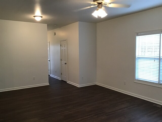 Foto del edificio - 909 Jaybird Lane