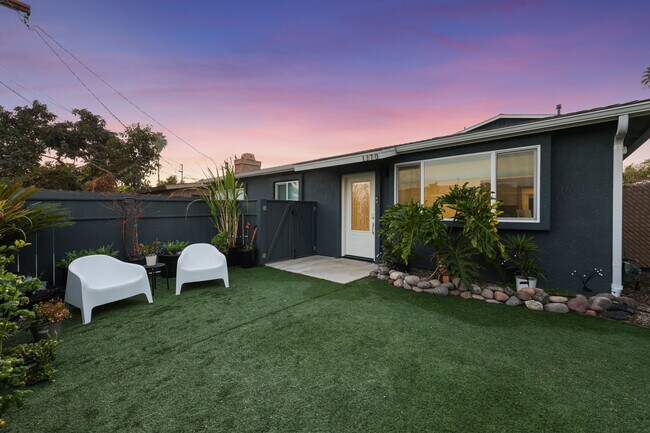 Patio delantero - 1370 Nashville St