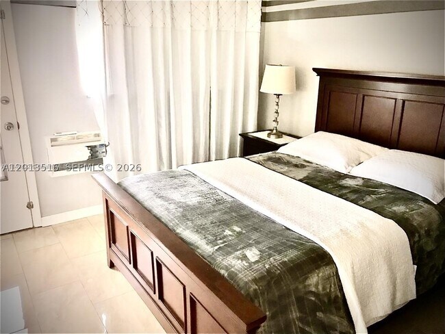 Foto del edificio - 900 SW 11th St