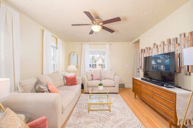 Building Photo - 239 Edgewater Dr