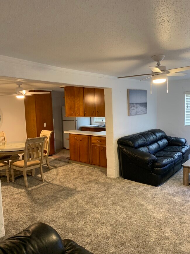 Building Photo - 303 Indian Hills Dr