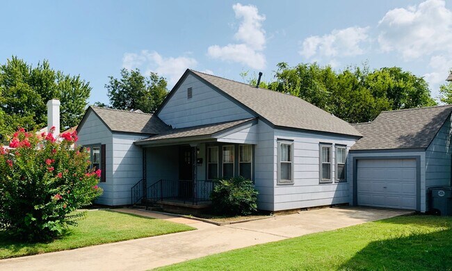 Foto del edificio - 1136 NW Oak Ave