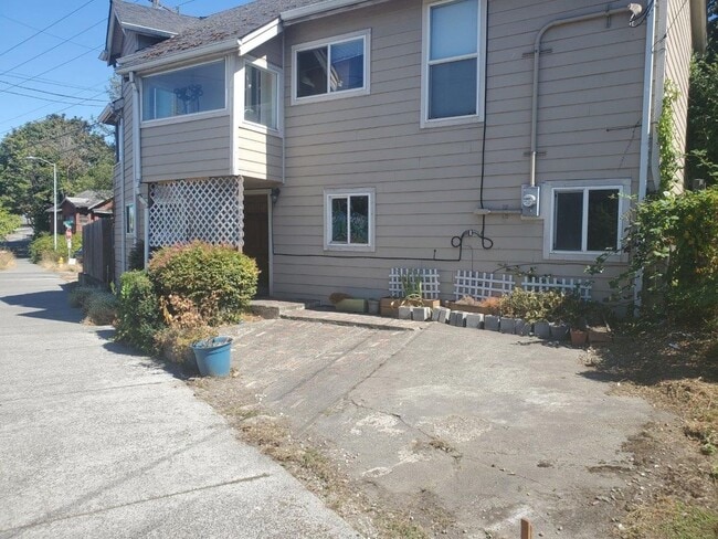 3823 Duplex - 3823 Duplex Apartment