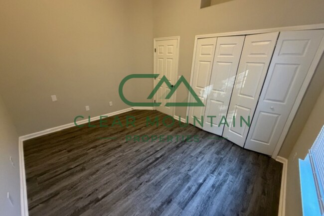 Foto del edificio - WINTER IS COMING! NEWLY RENOVATED HOME - $1825