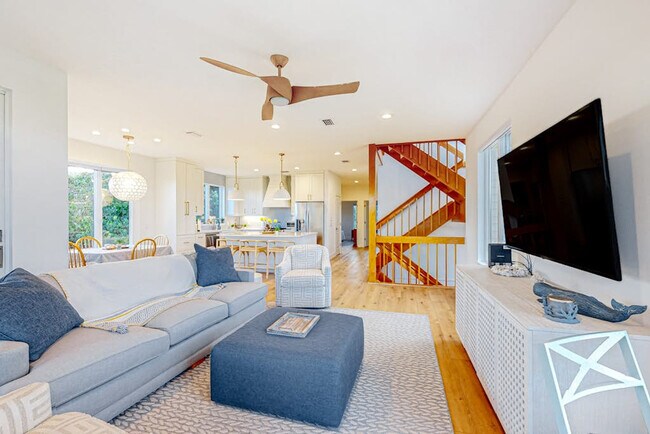 Foto del edificio - 320 N Shore Rd