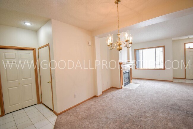 Foto del edificio - 2 Bedroom Ranch Townhome in West Des Moines