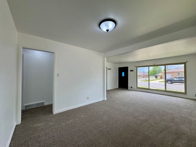 Foto del edificio - Spacious 4 bedroom home in Westminster! Av...