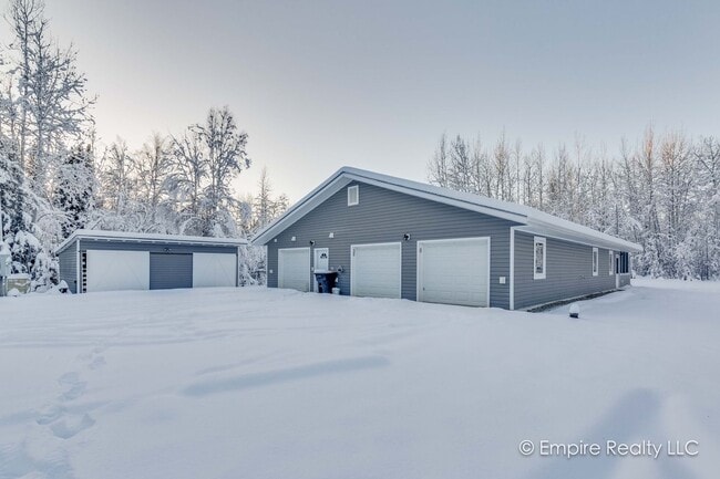 Building Photo - Single Family Home in North Pole