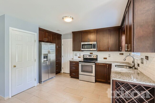 Building Photo - 149 Red Tip Ln