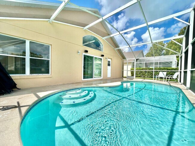 Foto del edificio - Davenport Gem: 4Bedrooms/ 2Baths pool home!