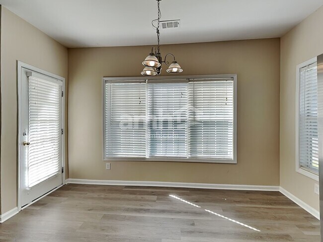Foto del edificio - 49 Freeman Forest Dr