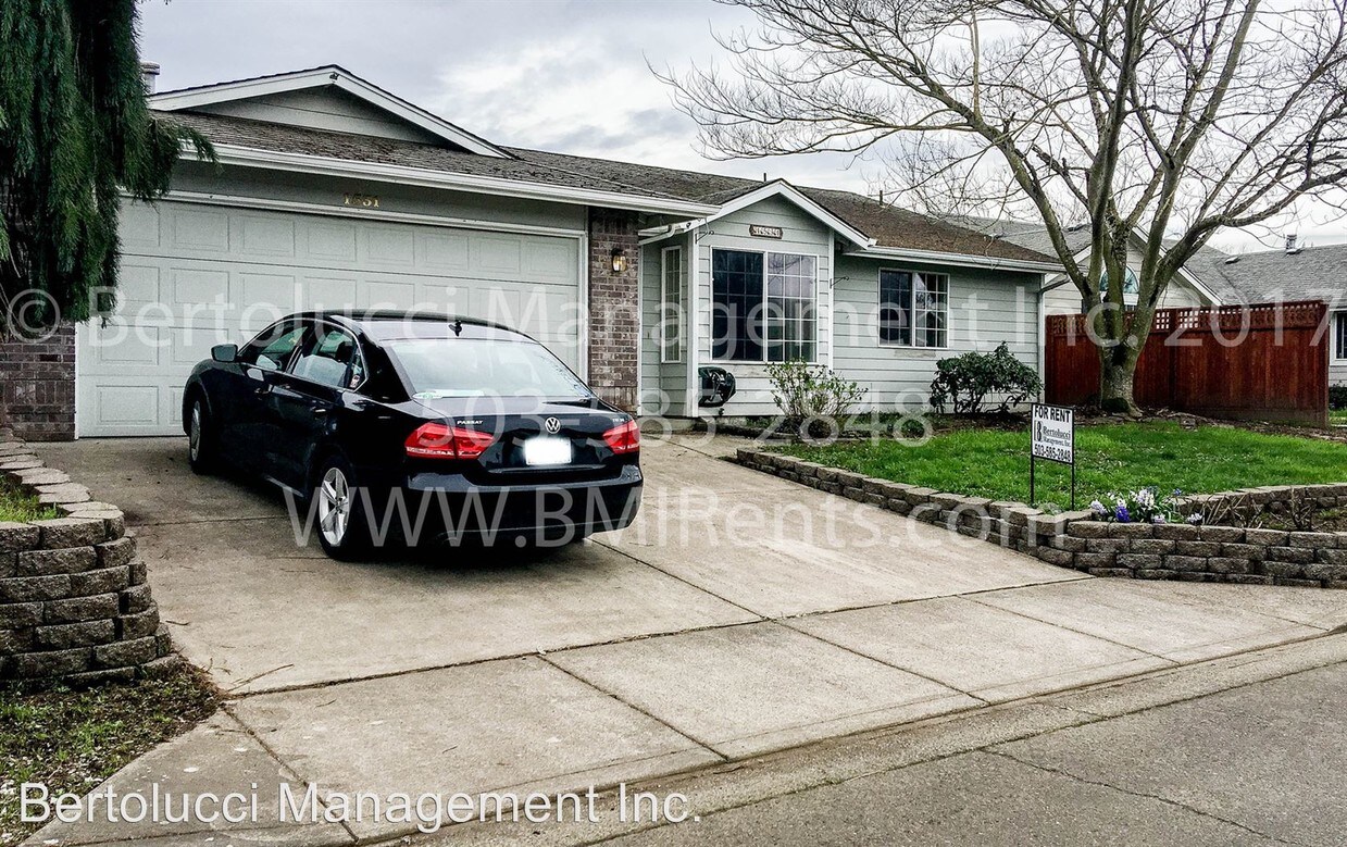 Primary Photo - 1531 Canary Ct NE