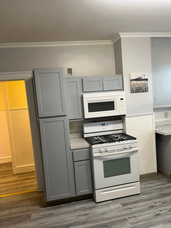 Building Photo - 302 E Elm St