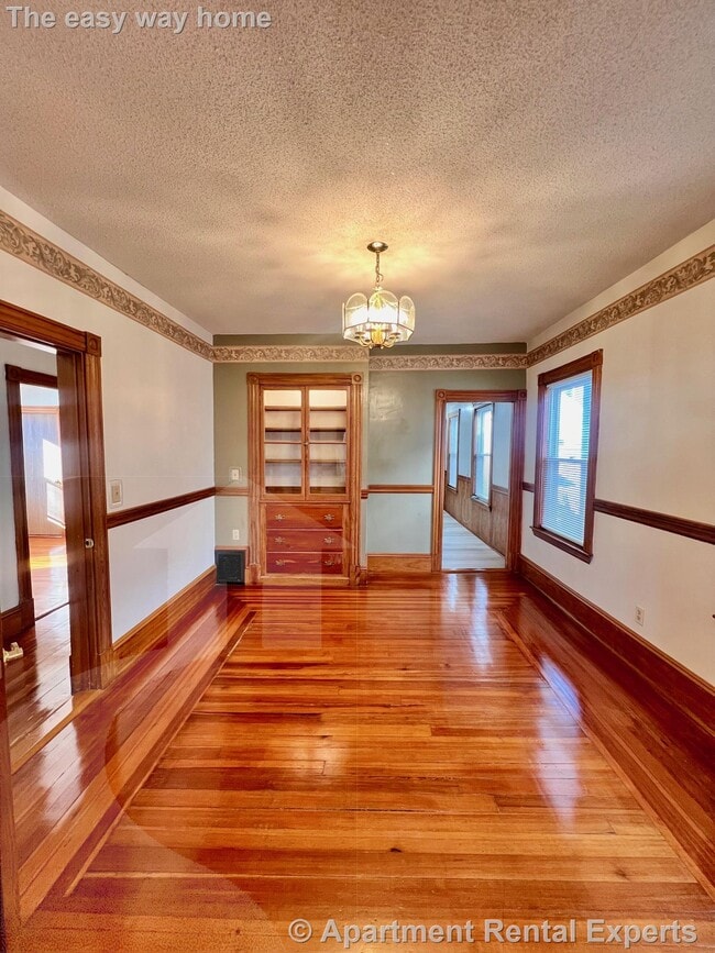 Building Photo - 22 Temple St