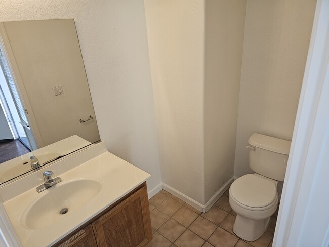 Building Photo - 35 Klondike Ct